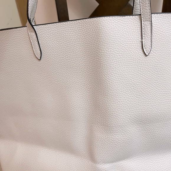 Victoria Secret Shoulder bag New with tag - Picture 2 of 3